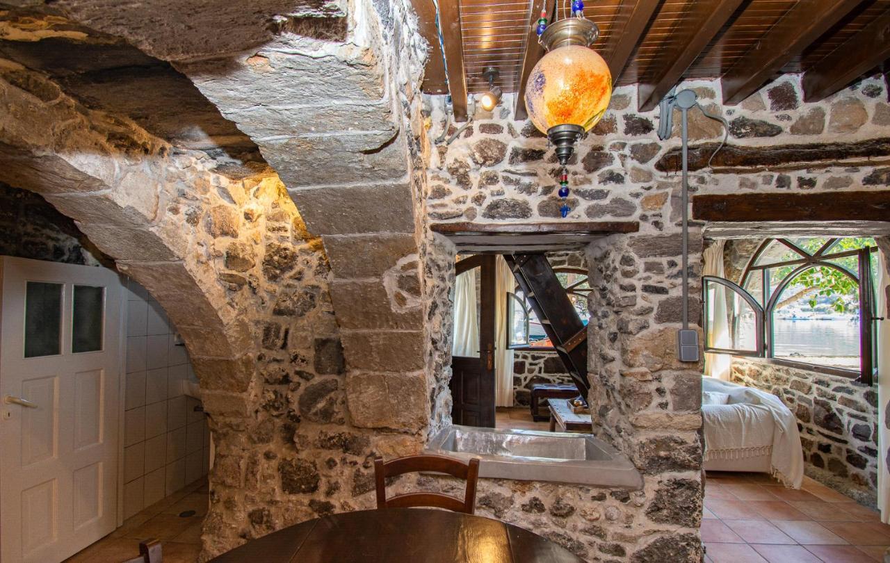 SkálaPlousiadi΄S Stone Houseアパートメント エクステリア 写真